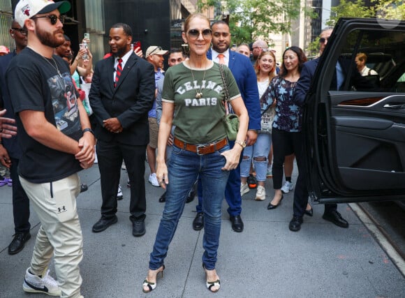 Céline Dion est tout sourire lors d'une sortie en ville, à New York City, NY, USA, le 17 juin 2024. Photo par Bauer-Griffin/INSTARimages/ABACAPRESS.COM