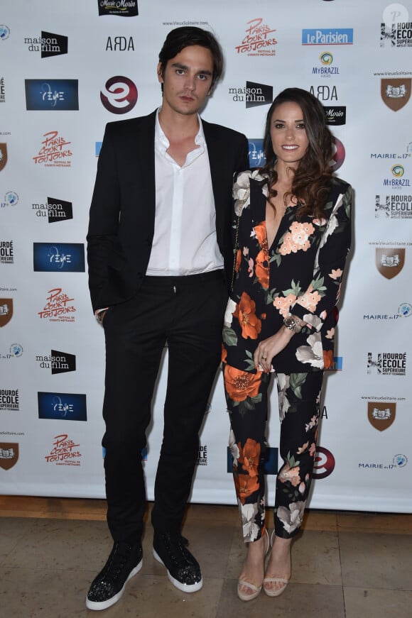 Alain-Fabien Delon et sa compagne Capucine Anav lors du photocall de la 2ème édition du festival "Paris Court Toujours" au Théâtre de l'Européen à Paris le 20 septembre 2019. © Giancarlo Gorassini / Bestimage  