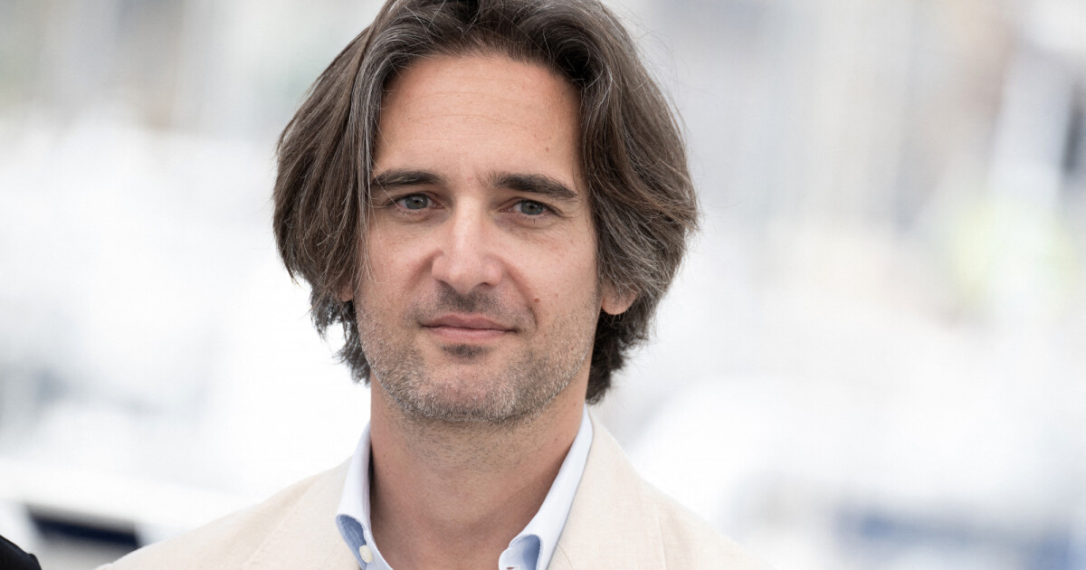 Dimitri Rassam chez sa maman Carole Bouquet sur une île italienne, il ...