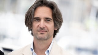 Dimitri Rassam chez sa maman Carole Bouquet sur une île italienne, il partage des photos et c'est magnifique !