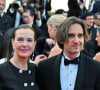 Sa mère, l'actrice Carole Bouquet, y possède depuis longtemps une grande propriété.
Carole Bouquet et Dimitri Rassam au 77e Festival de Cannes, en 2024. (© Alberto Terenghi-IPA / Zuma Press / Bestimage