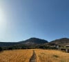 Promenades dans les champs, balades en bateau... L'île volcanique est un vrai coin de paradis !
Le séjour de Dimitri Rassam chez sa mère Carole Bouquet, sur l'île de Pantelleria, en Italie. Crédit : Instagram