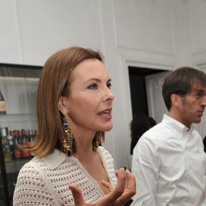 Carole Bouquet, Linley Vinci Juliet - Présentation du vin Sangue d'Oro de Carole Bouquet lors d'un évènement Jaeger Lecoultre au restaurant Filippo La Mantia de l'hôtel Majestic à Rome le 23 avril 2012.