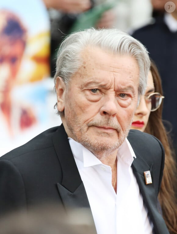 Alain Delon - Montée des marches du film "A Hidden Life" lors du 72ème Festival International du Film de Cannes, le 19 mai 2019. © Denis Guignebourg/Bestimage 