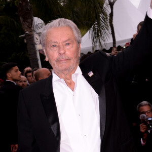 Alain Delon a émis le souhait d'être enterré à Douchy non loin de ses chiens.
Alain Delon (Palme d'Or d'Honneur du festival de Cannes) - Montée des marches du film "A Hidden Life" lors du Festival International du Film de Cannes. © Rachid Bellak/ Bestimage 