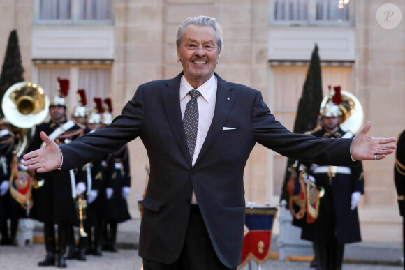 Alain Delon - Arrivées au dîner d'état en l'honneur du président de la république de Chine X.Jinping au Palais de L'Elysée, Paris, le 25 mars 2019. ©Stéphane Lemouton / BestImage 