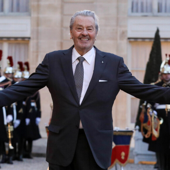 Alain Delon - Arrivées au dîner d'état en l'honneur du président de la république de Chine X.Jinping au Palais de L'Elysée, Paris, le 25 mars 2019. ©Stéphane Lemouton / BestImage 