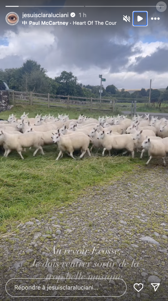 C'est comblée que la joyeuse petite famille s'est rendue en Ecosse, terre natale d'Alex Kapranos pour les vacances d'été. 
Clara Luciani a posté une story de ses vacances en Ecosse sur Instagram.