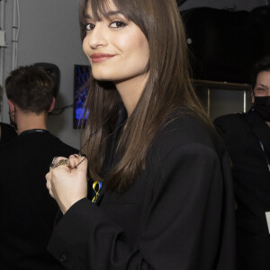 Exclusif - Clara Luciani - Backstage de l'émission spéciale "Unis pour l'Ukraine" à la Maison de la Radio et de la Musique, diffusée en direct sur France 2 et présentée par Nagui et Leïla.Kaddour à Paris le 8 mars 2022. © Cyril Moreau / Jack Tribeca / Bestimage 