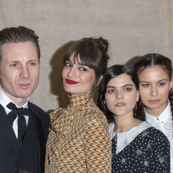 Clara Luciani et son compagnon Alex Kapranos, Soko et sa compagne Stella Leoni - Dîner du 40e Gala de Charité AROP à l'Opera Garnier à Paris le 27 février 2020. © Pierre Perusseau/Bestimage