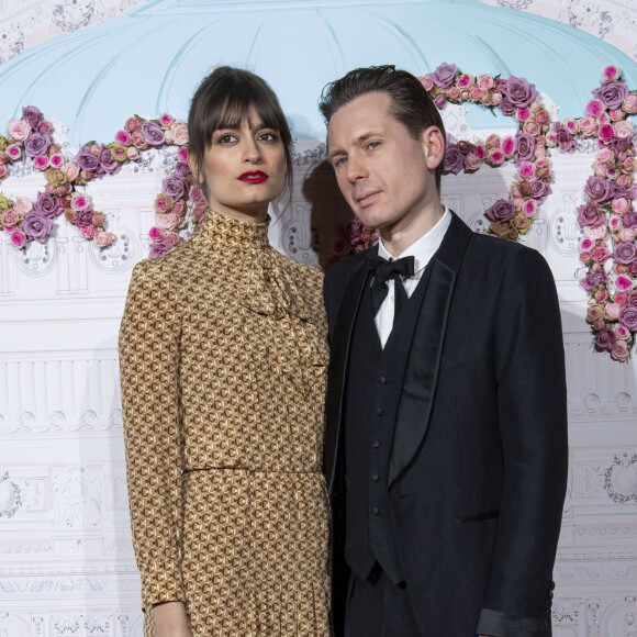 Clara Luciani et son compagnon Alex Kapranos - Photocall du 40ème Gala de Charité AROP (Association pour le Rayonnement de l'Opéra de Paris) à l'Opera Garnier à Paris le 27 février 2020. © Pierre Perusseau/Bestimage