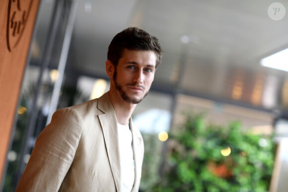 Jean-Baptiste Maunier a connu la grande peine de perdre sa maman il y a peu.
Jean-Baptiste Maunier au village lors des internationaux de tennis de Roland Garros à Paris, France. © Jacovides-Moreau/Bestimage