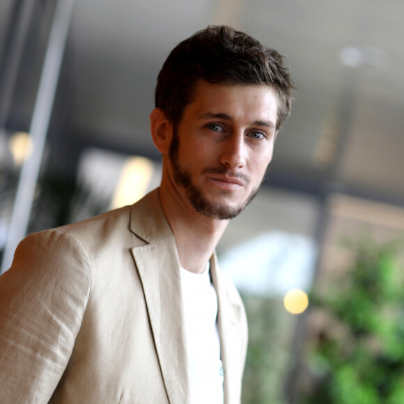 Jean-Baptiste Maunier a connu la grande peine de perdre sa maman il y a peu.
Jean-Baptiste Maunier au village lors des internationaux de tennis de Roland Garros à Paris, France. © Jacovides-Moreau/Bestimage