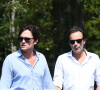 Les frères qui ont perdu leur père Alain Delon sont apparus plus unis que jamais, hier, devant les grilles de Douchy.
Anthony Delon et son demi-frère Alain-Fabien découvrent les hommages devant les grilles de la propriété de Douchy, quelques heures avant les obsèques de leur père, A.Delon, le 24 août 2024. Décédé le 18 août 2024, l'acteur a rendu son dernier souffle, entouré des siens dans sa propriété de Douchy, où il sera inhumé, le 24 août 2024 vers 17 heures dans une chapelle, construite il y a une vingtaine d'années.