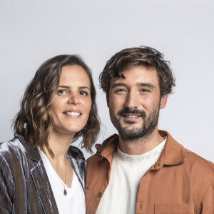 Alors que ses enfants sont actuellement avec leur père, l'ancienne nageuse a trouvé du réconfort auprès de sa petite nièce Rose Manaudou, qui est la fille de son grand frère Nicolas Manaudou
Exclusif - Jeremy Frerot et sa femme Laure Manaudou - Backstage - Enregistrement de l'émission "La Chanson secrète 11" à Paris, diffusée le 24 juin sur TF1. Le 15 janvier 2022 Après le succès des précédentes éditions, " LA CHANSON SECRETE ", présentée par N.Aliagas et produite par DMLS TV, revient sur TF1. 8 artistes ne savent rien de ce qui va se passer pour eux ! Ils ont accepté de jouer le jeu, de se laisser totalement surprendre, émouvoir, parfois même déstabiliser car ils vont découvrir en même temps que les téléspectateurs une surprise : une chanson qui leur est chère revisitée et réinterprétée par un artiste. Des mises en scène spectaculaires au service de l'émotion... Et des émotions fortes pour l'artiste assis dans le fauteuil grâce à la venue sur le plateau de proches et d'invités inattendus. Les téléspectateurs seront aux premières loges pour vivre ces moments d'intimité musicale rare. Dans ce nouveau numéro, un couple rare en télévision, un chef étoilé, un invité piégé venu pour répéter une surprise à un autre guest sans s'attendre à être lui-même invité dans le fauteuil, des participants exceptionnels tels que le frère d'un guest pour la première fois en France... © Cyril Moreau / Bestimage 