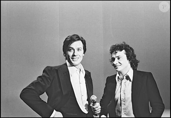 Plutôt très bien même 
Info - (Décès de l'acteur Alain Delon, à l'âge de 88 ans, dans la nuit du 17 au 18 août 2024) - Archives - Alain Delon et Michel Sardou lors de l'émission "Top à Michel Sardou"