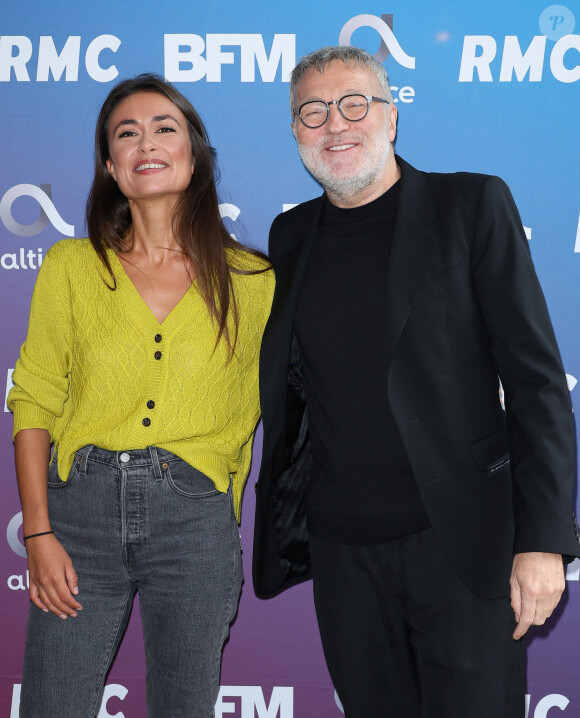 Julie Hammett et Laurent Ruquier lors de la conférence de presse de rentrée BFM TV. - RMC du groupe Altice France à Paris, France, le 31 août 2023. © Coadic Guirec/Bestimage 