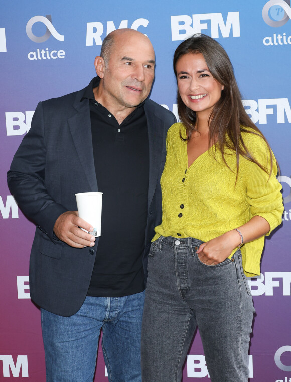 Vincent Moscato et Julie Hammett lors de la conférence de presse de rentrée BFM TV. - RMC du groupe Altice France à Paris, France, le 31 août 2023. © Coadic Guirec/Bestimage 