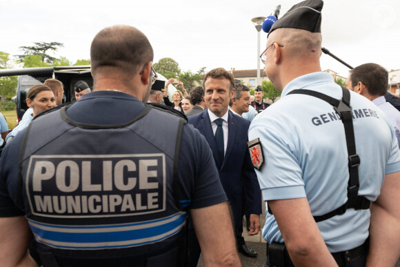 Le président de la République française, Emmanuel Macron visite la compagnie de Gendarmerie de Gaillac, dans le Tarn, France, le 9 juin 2022, pour un déplacement consacré à la sécurité du quotidien en zone Gendarmerie. Il sera accompagné du ministre de l'Intérieur. © Jacques Witt/Pool/Bestimage 