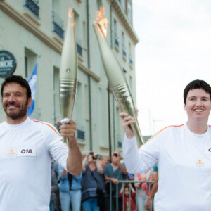 L'acteur a eu l'honneur de porter la flamme paralympique à Saint-Malo
Samuel Le Bihan porte la flamme des Jeux Paralympiques de Paris 2024 à Saint-Malo, le 25 août 2024. © Maria Libinson / Paris2024 via Bestimage 