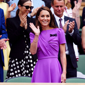 C'était la première apparition publique de Kate depuis la finale masculine de Wimbledon en juillet.
La princesse de Galles dans la loge royale le quatorzième jour des championnats de Wimbledon 2024 au All England Lawn Tennis and Croquet Club, à Londres, en Angleterre, au Royaume-Uni, le 14 juillet 2024.