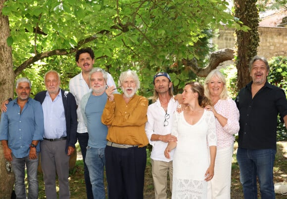 François Berléand, Charlotte De Turckheim, Pierre Richard et Christophe Duthuron, et l'équipe du film - Photocall du film "Fêlés" lors de la 17ème édition du Festival du Film Francophone de Angoulême (FFA). Le 28 août 2024