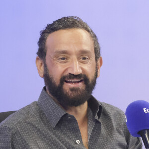 Exclusif - Cyril Hanouna sur le plateau de l'émission "On marche sur la tête", diffusée en direct sur Europe 1. © Jack Tribeca / Bestimage