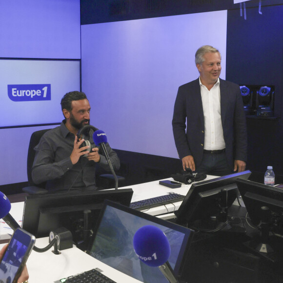 Il y a déjà du remaniement sur Europe 1.
Exclusif - Cyril Hanouna, Donat Vidal Revel sur le plateau de l'émission "On marche sur la tête", diffusée en direct sur Europe 1. © Jack Tribeca / Bestimage