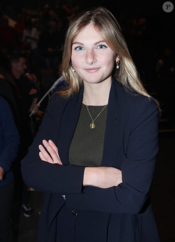 Thaïs d'Escufon, porte parole de Génération Identitaire (dissous en mars 2021) lors de la fête du premier anniversaire du parti "Reconquête" au palais des Sports à Paris. © Jonathan Rebboah / Panoramic / Bestimage