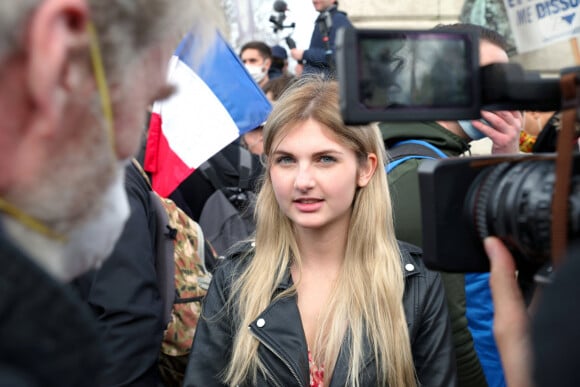 Thais d'Escufon, porte-parole de Génération identitaire lors de la manifestation de Génération Identitaire place Denfert Rochereau à Paris. © Justine Sacrèze / Bestimage