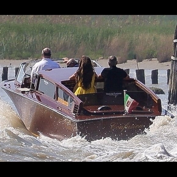 Où se tient actuellement La Mostra
Venise, ITALIE - George Clooney et sa femme Amal arrivent à l'aéroport Marco Polo de Venise pour la 81e édition du Festival international du film de Venise.