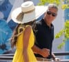 A leur arrivée à l'aéroport de Venise
Venise, ITALIE - George Clooney et sa femme Amal arrivent à l'aéroport Marco Polo de Venise pour la 81e édition du Festival international du film de Venise.