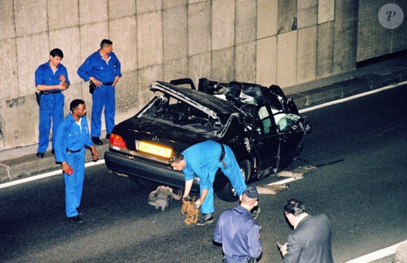 La Mercedes de la princesse Diana sous le tunnel du pont de l'Alma Tunnel le 31 août 1997.