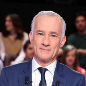 Gilles Bouleau, Anne-Claire Coudray - Les candidats à l'élection présidentielle sont sur le plateau de l'émission "La France face à la guerre" sur TF1 le 14 mars 2022. © Laurent Vu / Pool / Bestimage 