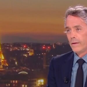 A l'image de "C à vous" et "Touche pas à mon poste", "Quotidien" signera son grand retour ce lundi 2 septembre 2024 sur TMC.
Yann Barthès sur le plateau de "Quotidien"