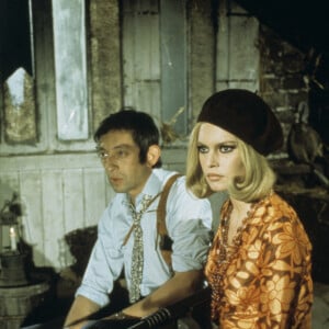 Archives - Serge Gainsbourg et Brigitte Bardot dans une parodie de Bonnie and Clyde. Le 15 novembre 1967. © Bernard Leguay via Bestimage