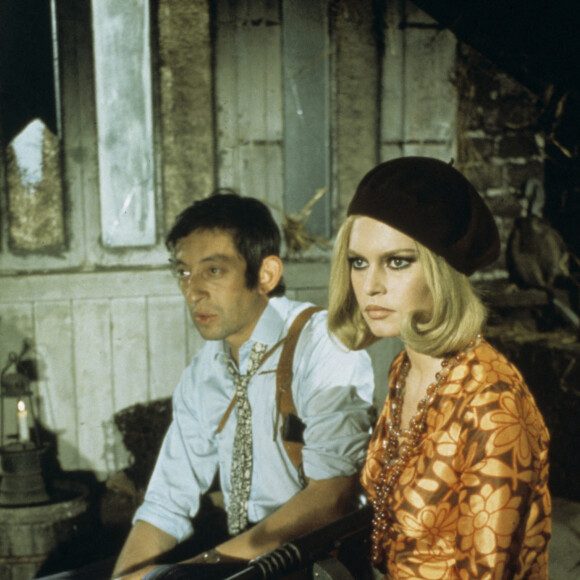 Archives - Serge Gainsbourg et Brigitte Bardot dans une parodie de Bonnie and Clyde. Le 15 novembre 1967. © Bernard Leguay via Bestimage