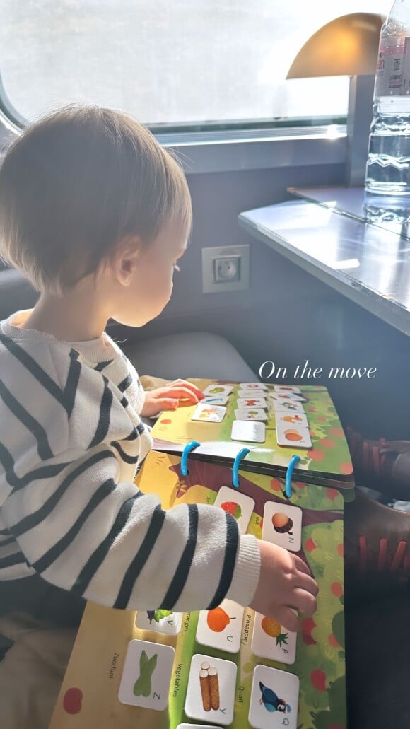 Elle n'hésite pas à poster quelques clichés de son petit Harrison, tout en veillant à cacher son visage. 
Ilona Smet a posté une adorable photo de son petit Harrison @ Instagram