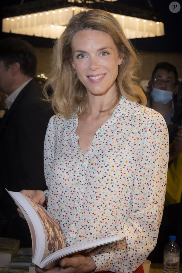 Julie Andrieu au Festival du Livre de Paris au Grand Palais éphémère à Paris, France, le 22 avril 2022. © Jack Tribeca/Bestimage