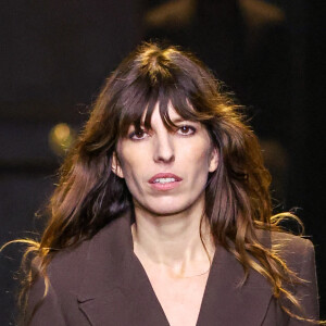 Artiste polyvalente, elle jongle entre ses rôles de chanteuse, actrice et maman
Lou Doillon au défilé Ami - Alexandre Mattiussi Collection Homme Prêt-à-Porter Automne/Hiver 2024-2025 lors de la Fashion Week de Paris (PFW), à Paris, France, le 19 janvier 2024. 