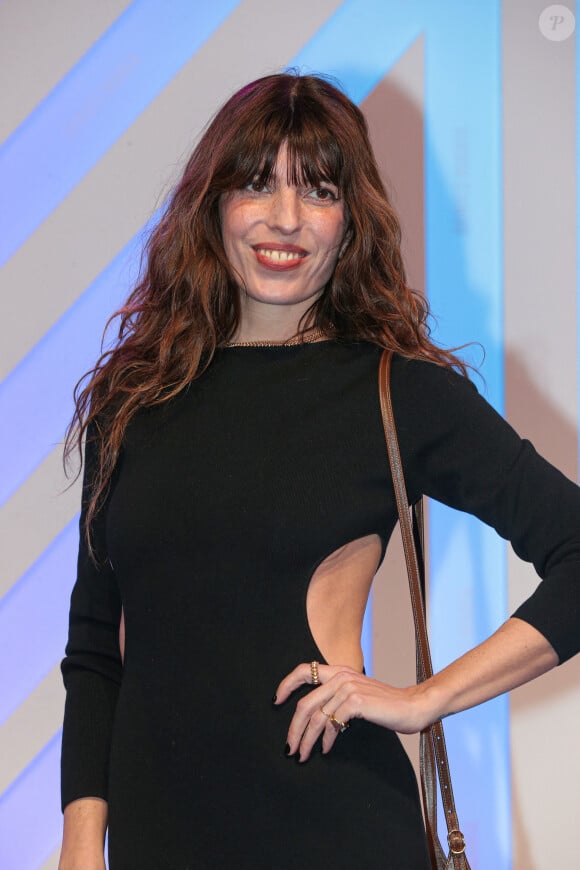 Elle explique que, malgré les apparences, sa famille a un appétit solide et un goût prononcé pour les plats riches
Lou Doillon - Photocall de la soirée de clôture du festival Series Mania 2023 à Lille le 24 mars 2023. © Stéphane Vansteenkiste / Bestimage