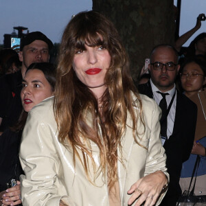 Lou Doillon au défilé de mode Hommes printemps-été 2025 "AMI Alexandre Mattiussi" lors de la fashion week de Paris. Le 20 juin 2024 © Denis Guignebourg / Bestimage 