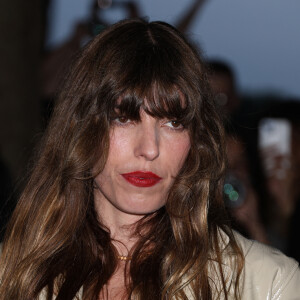 Lou Doillon - Arrivées au défilé de mode Hommes printemps-été 2025 "AMI Alexandre Mattiussi" lors de la fashion week de Paris. Le 20 juin 2024 © Denis Guignebourg / Bestimage 