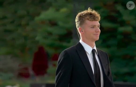 Une expression qui colle parfaitement à ce que vit actuellement Léon Marchand !
Leon Marchand - Jardin Tuileries devant la vasque - Cérémonie de Clôture des Jeux Olympiques de Paris (JO 2024) le 11 août 2024. © Capture TV France 2 via Bestimage