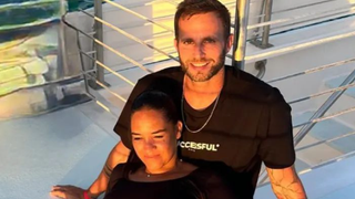 Un couple phare de Koh-Lanta attend un bébé ! L'aventurière enceinte pose le ventre très arrondi...