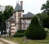 Pourtant, il a décidé de faire détruire totalement le château qui s'y trouvait
Illustration au domaine de Douchy après l'annonce de la mort de Alain Delon le 18 août 2024.