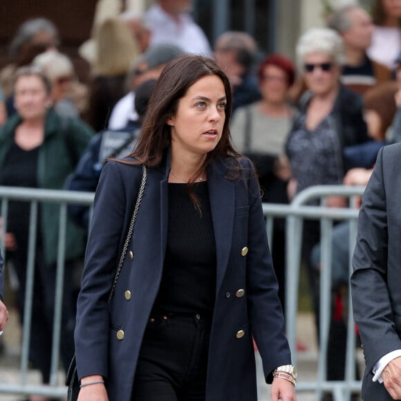 Anouchka Delon - Arrivées aux obsèques de l'auteure-compositrice-interprète et actrice française Françoise Hardy au crématorium du cimetière du Père-Lachaise à Paris, France, le 20 juin 2024. © Jacovides-Moreau/Bestimage