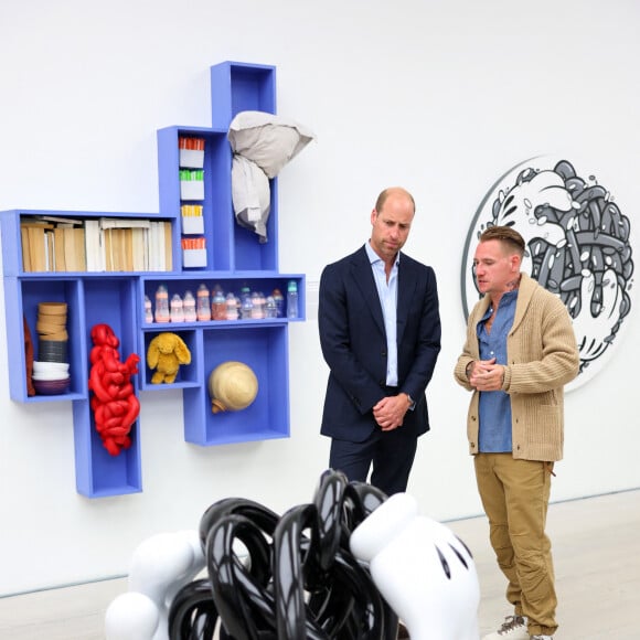 Le prince William, prince de Galles, visite la galerie Saatchi sur King's Road dans le quartier de Chelsea, à Londres, Royaume Uni, le 5 septembre 2024, pour découvrir « Homelessness: Reframed », une exposition révolutionnaire qui donne vie aux complexités du sans-abrisme. © Chris Jackson/WPA-Pool/Bestimage 