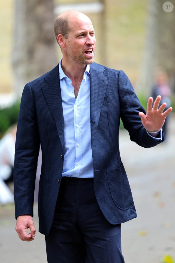 Le prince William, prince de Galles, visite la galerie Saatchi sur King's Road dans le quartier de Chelsea, à Londres, Royaume Uni, le 5 septembre 2024, pour découvrir « Homelessness: Reframed », une exposition révolutionnaire qui donne vie aux complexités du sans-abrisme. © Chris Jackson/WPA-Pool/Bestimage 