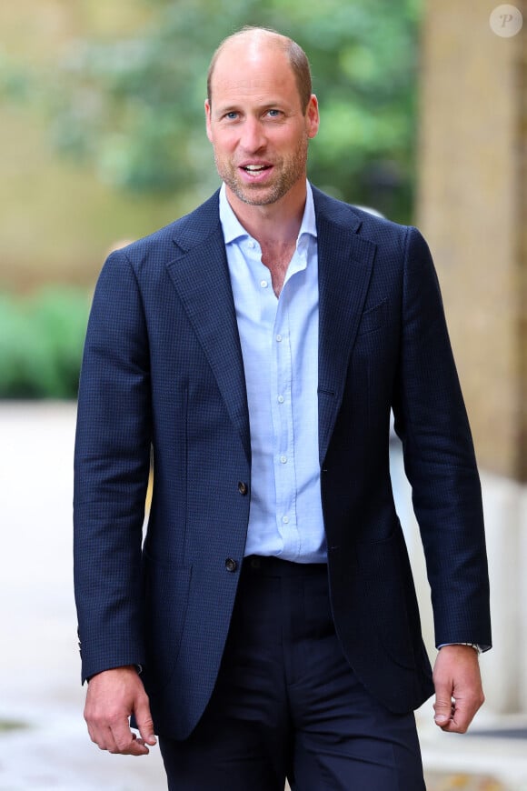 Le prince William, prince de Galles, visite la galerie Saatchi sur King's Road dans le quartier de Chelsea, à Londres, Royaume Uni, le 5 septembre 2024, pour découvrir « Homelessness: Reframed », une exposition révolutionnaire qui donne vie aux complexités du sans-abrisme. © Chris Jackson/WPA-Pool/Bestimage 